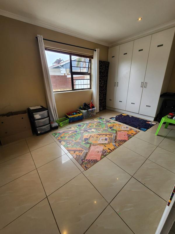 To Let 4 Bedroom Property for Rent in Parsonsvlei Eastern Cape